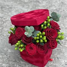 Deluxe Velvet Heart Hat Box