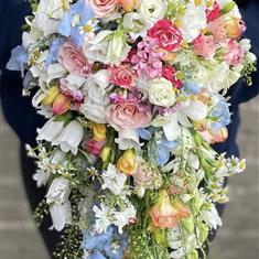 PASTEL WATERFALL BOUQUET