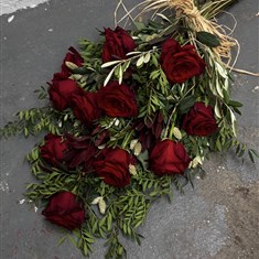  Red Rose Natural Tied  Sheaf 